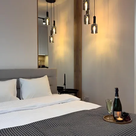 Urban Global Premium No 3 11- Balcony - Free Garage Apartment *